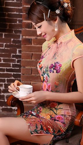 旗袍 (无内衬 低开衩) 产品颜色: 桔色 产品面料:30%桑蚕丝70%锦纶丝